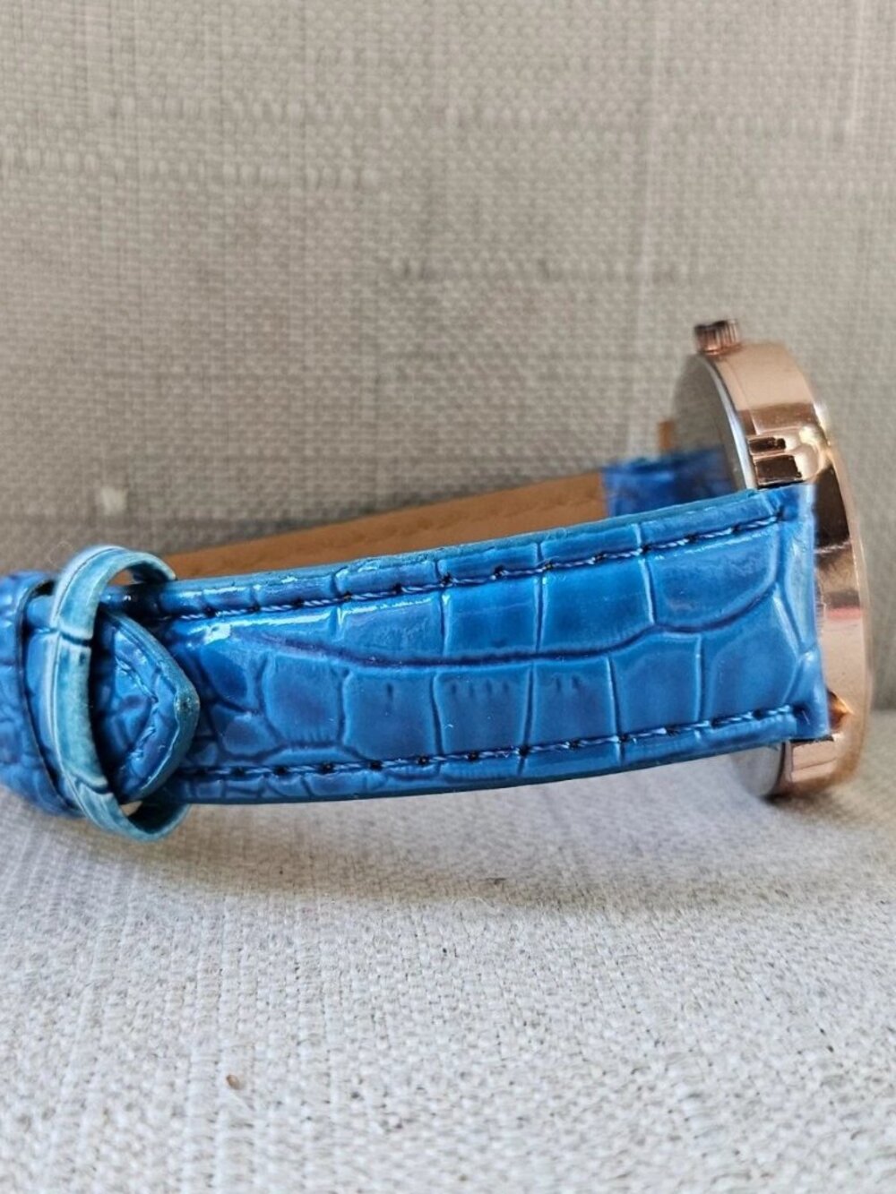 Women Fashion Wristwatch Gold Tone Case Blue Faux Leather Strap Analog Watch - Picture 7 of 10